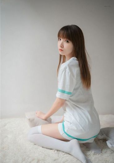 从天而降的女孩子从二楼掉下来了