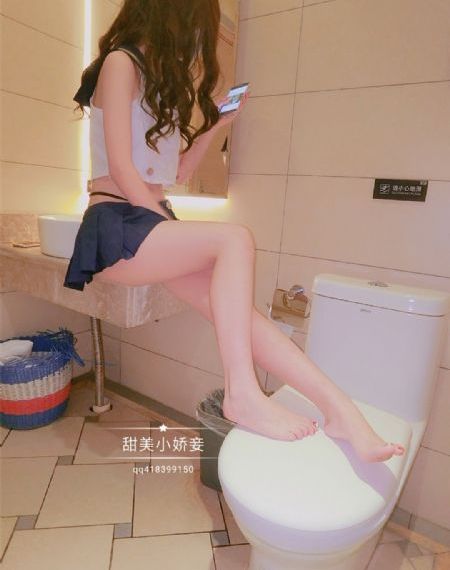 穿制服的女孩